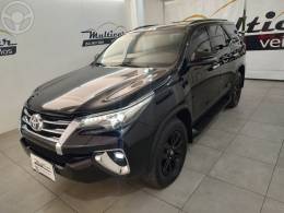 TOYOTA - HILUX SW4 2.8 SRX 4X4 7 LUGARES 16V TURBO INTERCOOLER DIESEL 4P AUTOMÁTICO - 2018/2018 - PRETA - R$ 239.000,00