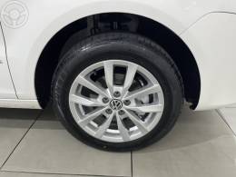 VOLKSWAGEN - FOX 1.6 MI PRIME 8V FLEX 4P MANUAL - 2012/2013 - BRANCA - R$ 42.500,00