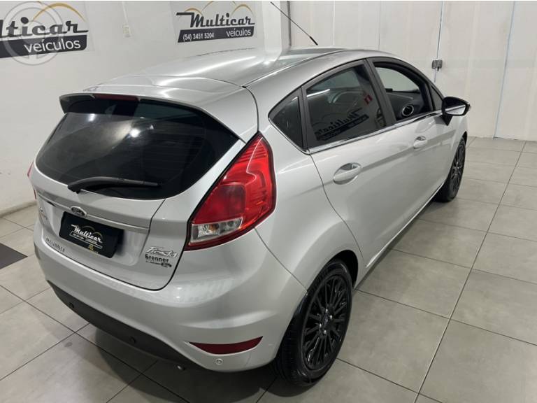 FORD - FIESTA 1.6 TITANIUM HATCH 16V FLEX 4P AUTOMÁTICO - 2014/2015 - PRATA - R$ 48.900,00