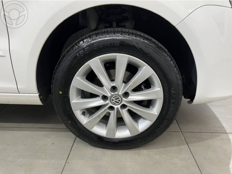 VOLKSWAGEN - FOX 1.0 MI 8V FLEX 4P MANUAL - 2013/2013 - BRANCA - R$ 36.500,00