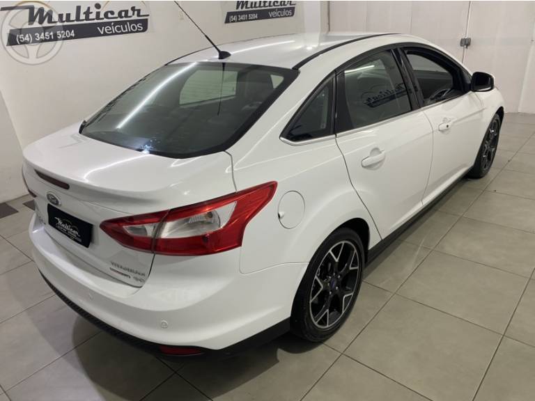 FORD - FOCUS 2.0 TITANIUM SEDAN 16V FLEX 4P AUTOMÁTICO - 2014/2014 - BRANCA - R$ 58.000,00