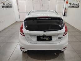 FORD - FIESTA 1.6 TITANIUM PLUS HATCH 16V FLEX 4P AUTOMÁTICO - 2016/2016 - BRANCA - R$ 55.900,00