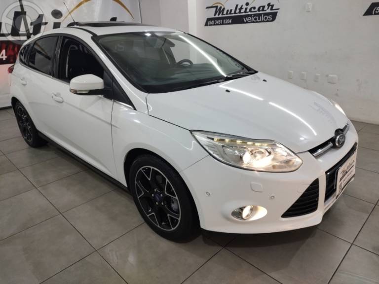 FORD - FOCUS 2.0 TITANIUM HATCH 16V FLEX 4P AUTOMÁTICO - 2015/2015 - BRANCA - R$ 58.900,00