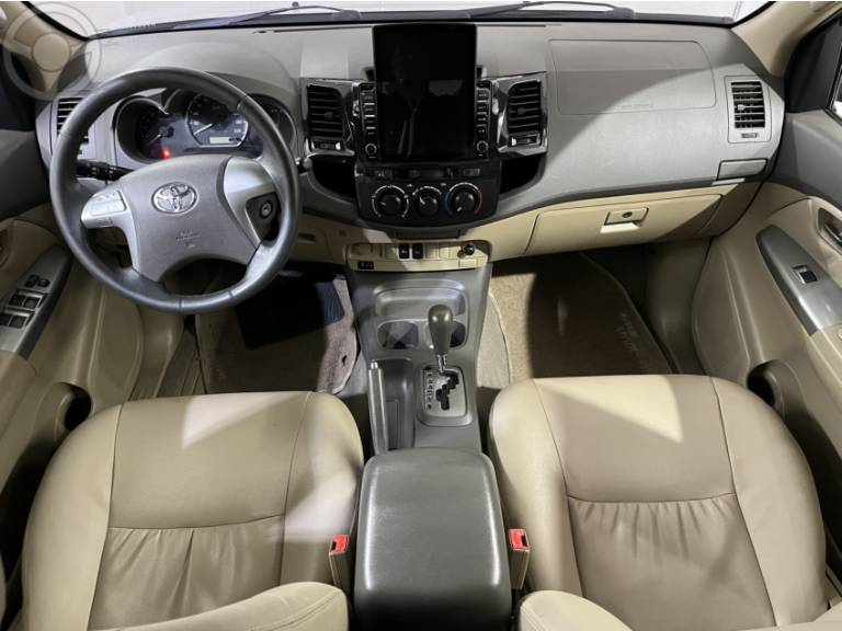 TOYOTA - HILUX SW4 2.7 SR 4X2 16V FLEX 4P AUTOMÁTICO - 2012/2012 - PRATA - R$ 107.500,00