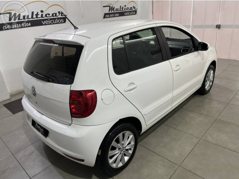VOLKSWAGEN - FOX 1.0 MI 8V FLEX 4P MANUAL - 2013/2013 - BRANCA - R$ 36.500,00