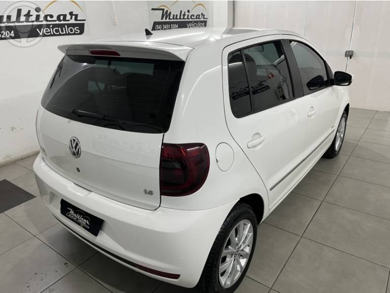 VOLKSWAGEN - FOX 1.6 MI PRIME 8V FLEX 4P MANUAL - 2012/2013 - BRANCA - R$ 42.500,00