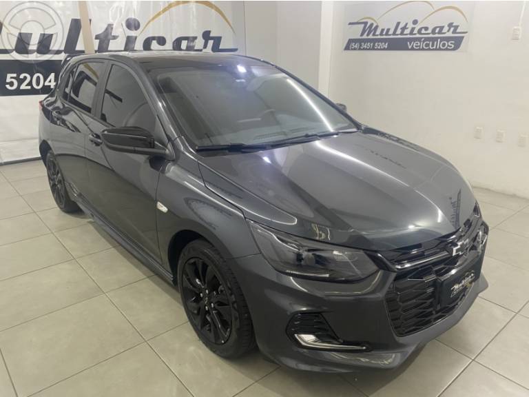 CHEVROLET - ONIX 1.0 HATCH RS 12V TURBO 4P AUTOMÁTICO - 2023/2024 - CINZA - R$ 96.900,00