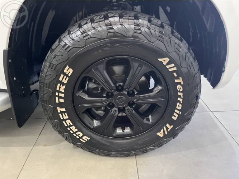 NISSAN - FRONTIER 2.3 LE 4X4 CD BI TURBO DIESEL 4P AUTOMÁTICO - 2017/2017 - BRANCA - R$ 129.900,00