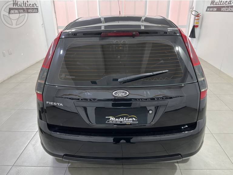 FORD - FIESTA 1.0 ROCAM HATCH 8V FLEX 4P MANUAL - 2013/2014 - PRETA - R$ 34.900,00
