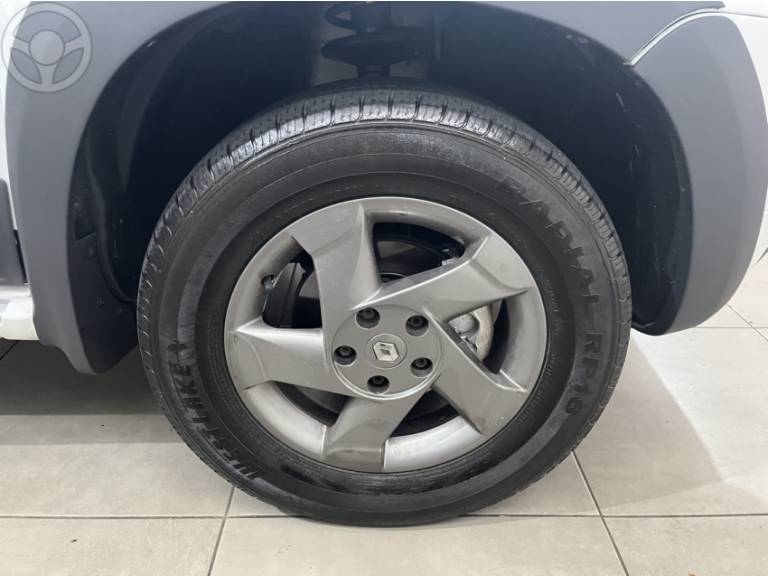 RENAULT - DUSTER 2.0 DYNAMIQUE 4X2 16V FLEX 4P AUTOMÁTICO - 2013/2014 - BRANCA - R$ 53.500,00
