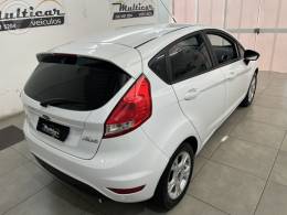 FORD - FIESTA 1.6 SE HATCH 16V FLEX 4P AUTOMÁTICO - 2015/2016 - BRANCA - R$ 54.500,00