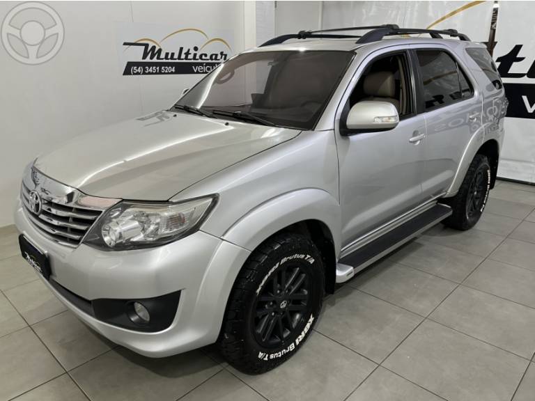 TOYOTA - HILUX SW4 2.7 SR 4X2 16V FLEX 4P AUTOMÁTICO - 2012/2012 - PRATA - R$ 107.500,00