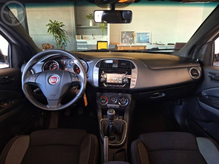 FIAT - BRAVO 1.8 SPORTING 16V FLEX 4P MANUAL - 2015/2016 - BRANCA - R$ 61.000,00