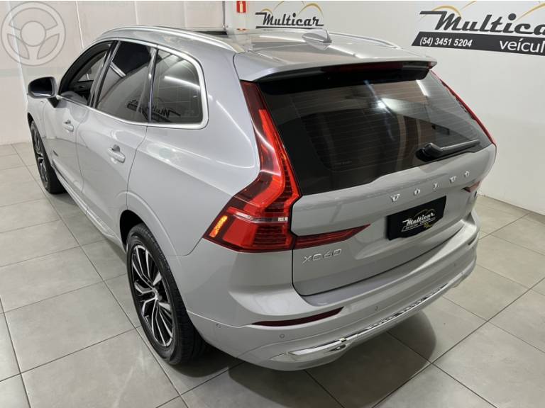 VOLVO - XC60 2.0 T8 ULTIMATE AWD HIBRIDO 4P AUTOMÁTICO - 2022/2023 - PRATA - R$ 329.900,00