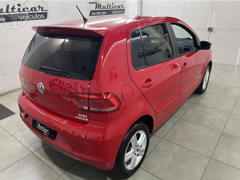 VOLKSWAGEN - FOX 1.6 MSI COMFORTLINE 8V FLEX 4P MANUAL - 2015/2016 - VERMELHA - R$ 51.900,00