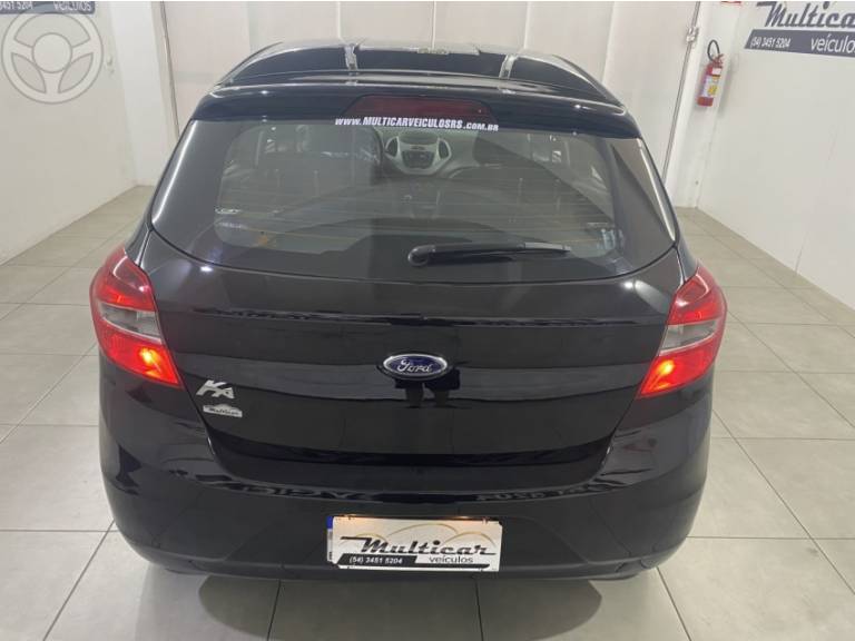 FORD - KA 1.0 SE 12V FLEX 4P MANUAL - 2015/2016 - PRETA - R$ 41.900,00