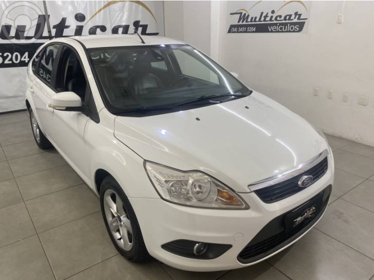 FORD - FOCUS 2.0 GLX 16V FLEX 4P AUTOMÁTICO - 2013/2013 - BRANCA - R$ 48.000,00