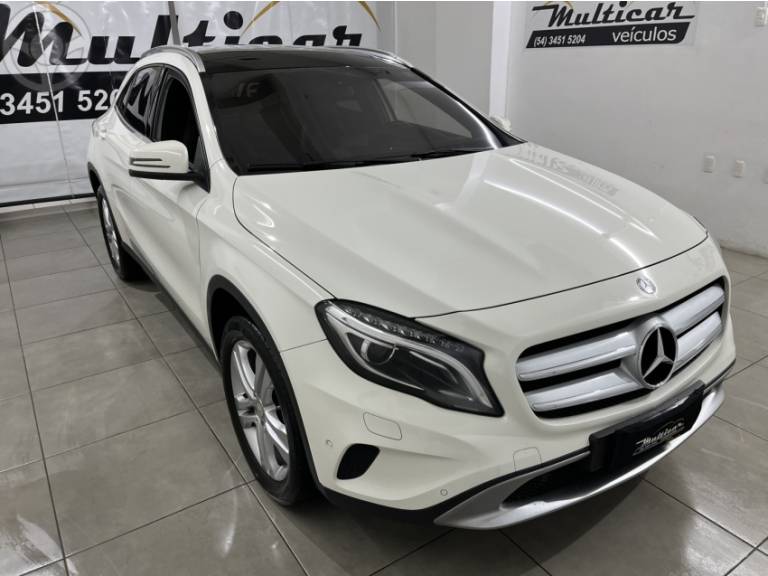 MERCEDES-BENZ - GLA 200 1.6 CGI ADVANCE 16V TURBO FLEX 4P AUTOMÁTICO - 2015/2015 - BRANCA - R$ 109.900,00