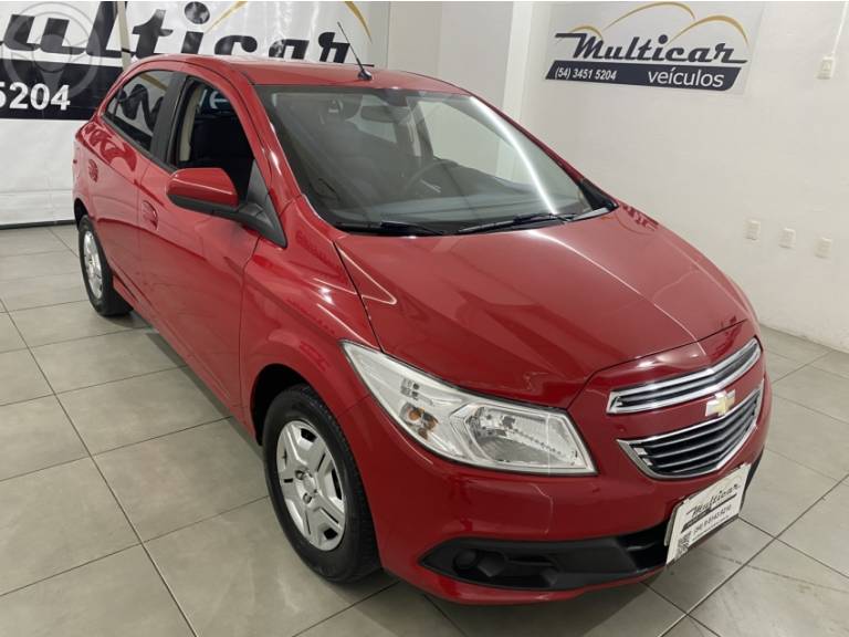 CHEVROLET - ONIX 1.0 LT 12V FLEX 4P MANUAL - 2013/2013 - VERMELHA - R$ 41.900,00