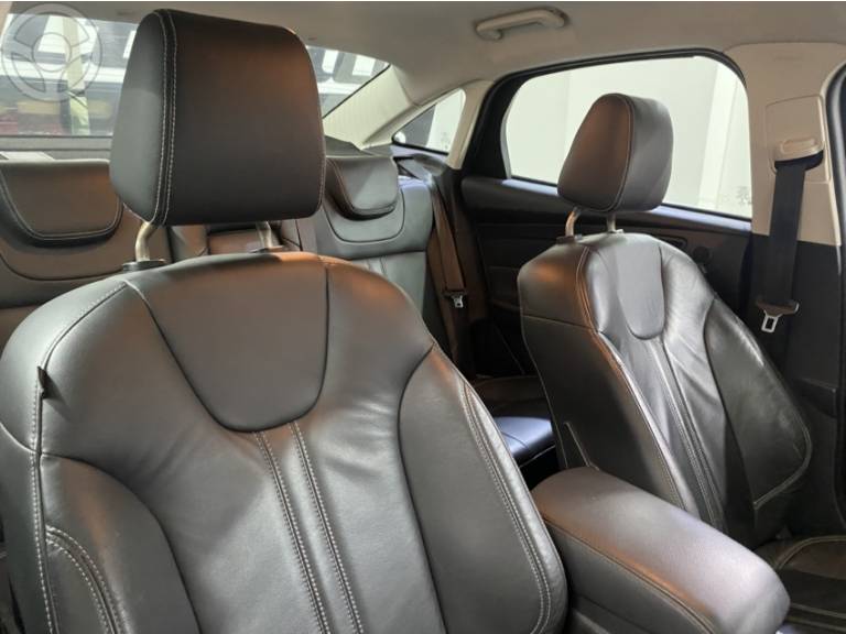 FORD - FOCUS 2.0 TITANIUM SEDAN 16V FLEX 4P AUTOMÁTICO - 2014/2014 - BRANCA - R$ 58.000,00