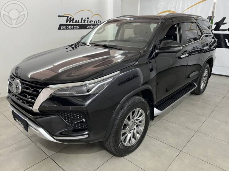 TOYOTA - HILUX SW4 2.8 SRX 4X4 16V TURBO INTERCOOLER DIESEL 4P AUTOMÁTICO - 2021/2021 - PRETA - R$ 283.900,00