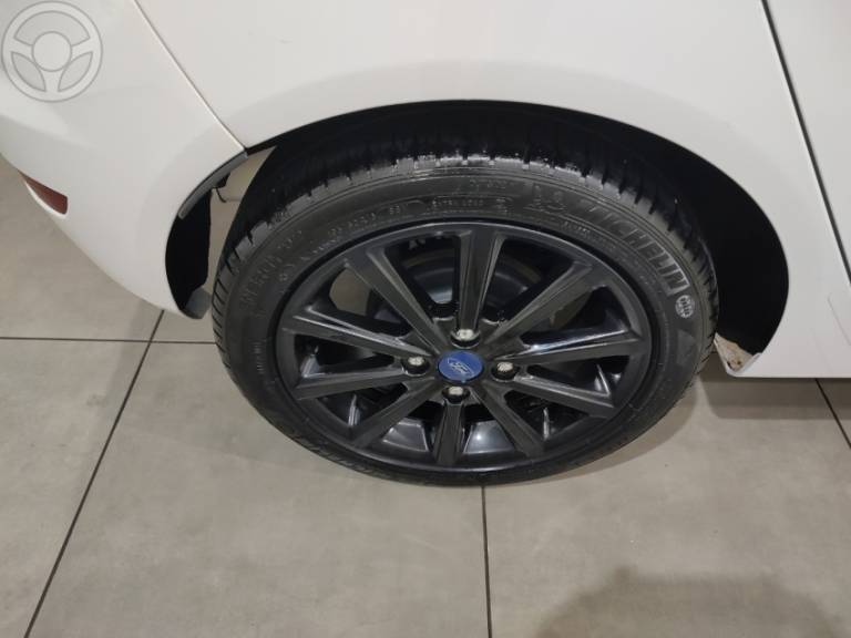 FORD - FIESTA 1.0 SEL ECOBOOST GTDI 12V 4P AUTOMÁTICO - 2018/2018 - BRANCA - R$ 62.500,00