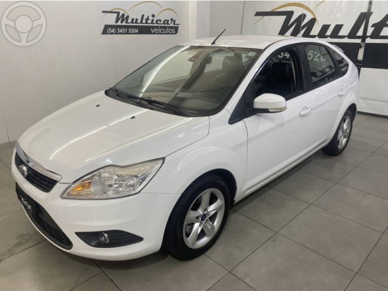 FORD - FOCUS 2.0 GLX 16V FLEX 4P AUTOMÁTICO - 2013/2013 - BRANCA - R$ 48.000,00