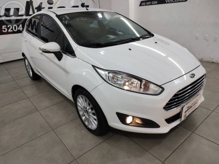 FORD - FIESTA 1.6 TITANIUM HATCH 16V FLEX 4P AUTOMÁTICO - 2014/2014 - BRANCA - R$ 45.900,00