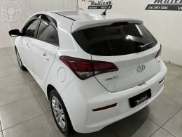 HYUNDAI - HB20 1.6 COMFORT PLUS 16V FLEX 4P MANUAL - 2018/2019 - BRANCA - R$ 62.900,00